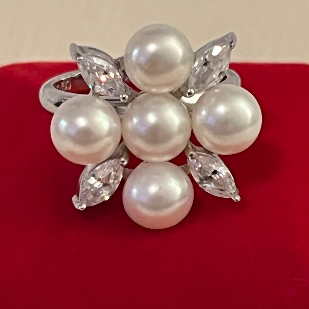 Classic Gems International 
Sterling Silver Pearl & Cubic Zirconia Flower Ring